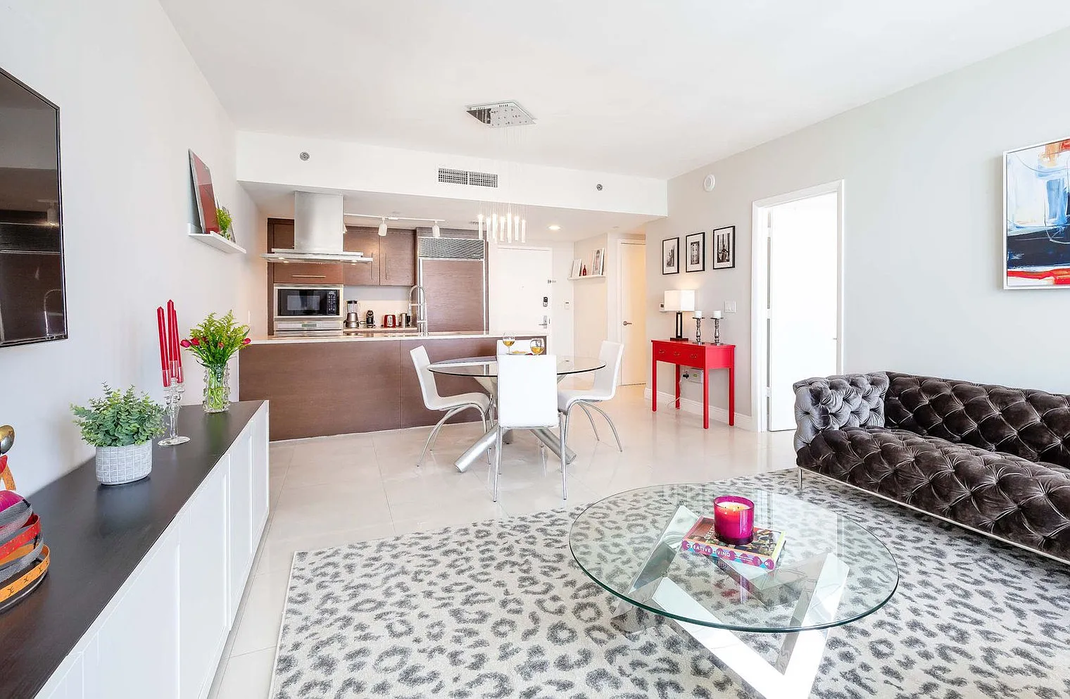 1 bed, 1.0 bath, 839 sqft, $3,530 — Photo 2