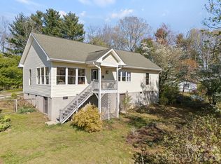 367 Crescent St, Saluda, NC 28773
