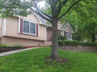 1315 SW Granite Creek Dr, Blue Springs, MO 64015