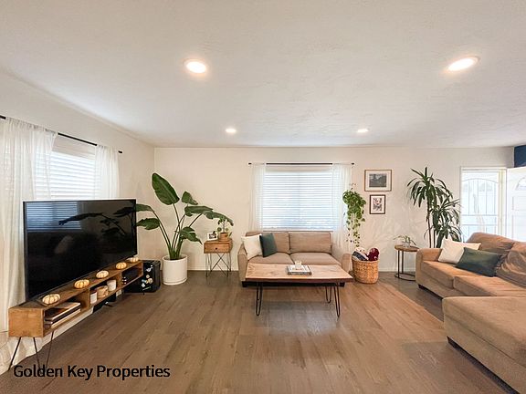 3rd image of 3217 Carolyn Cir