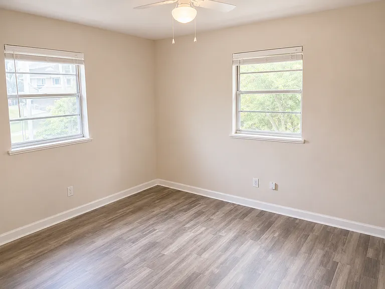 4205 N Locust St — Photo 12