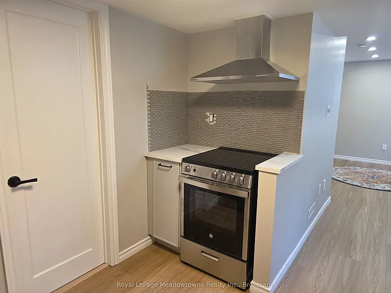 43 Dills Cres #BASEMENT — Photo 4