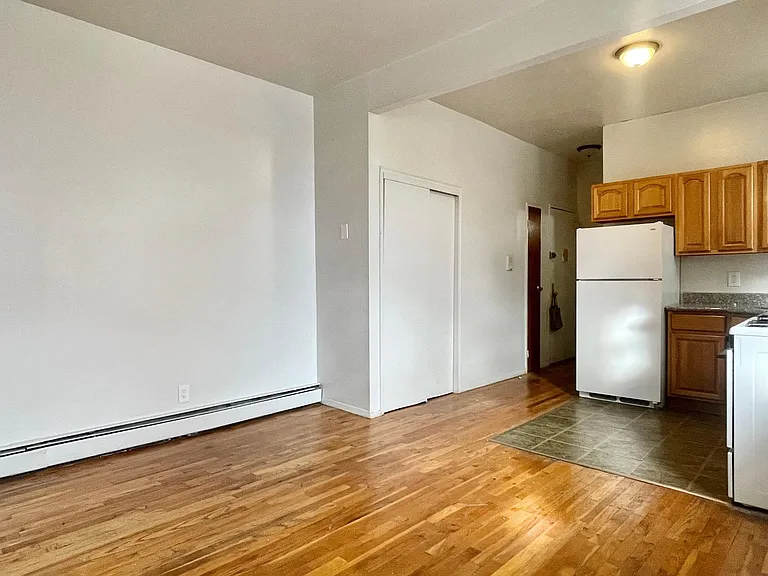 1620 E 12th St #4C — Photo 4