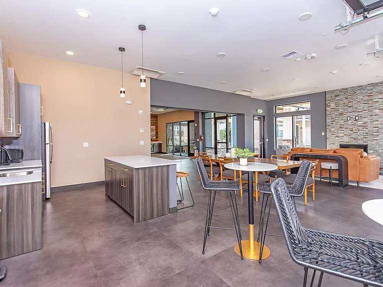 Lakeview Apartments — Photo 66