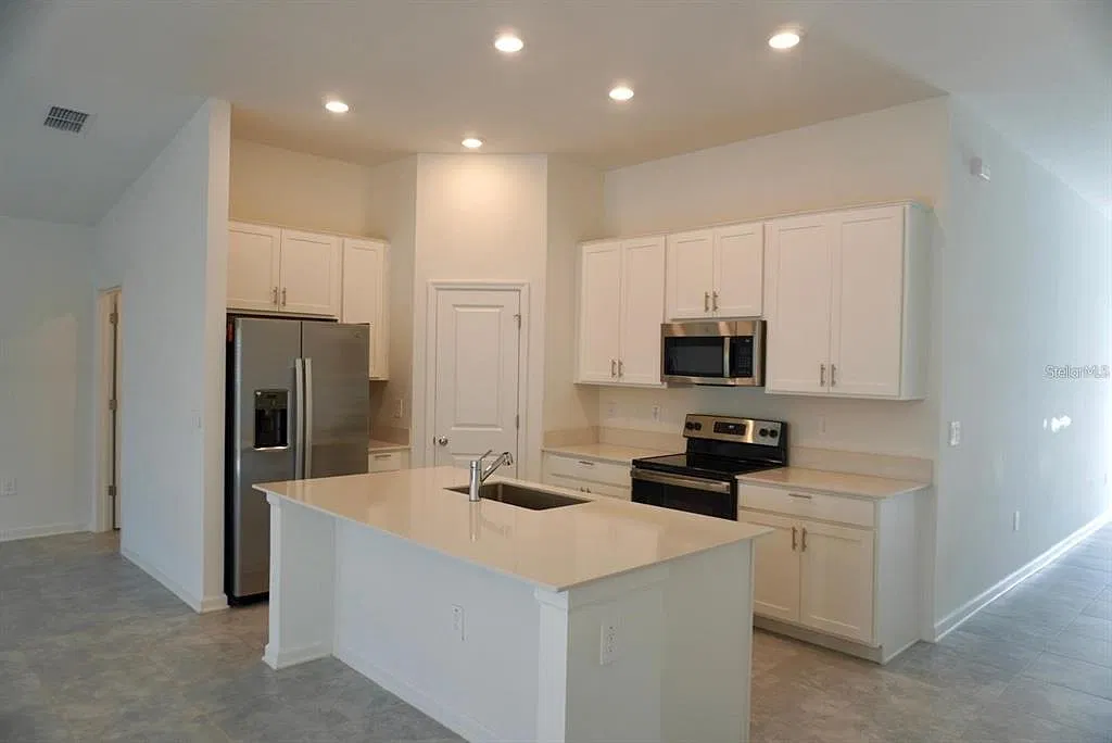 3 bed, 2.0 bath, 1560 sqft, $2,100 — Photo 4