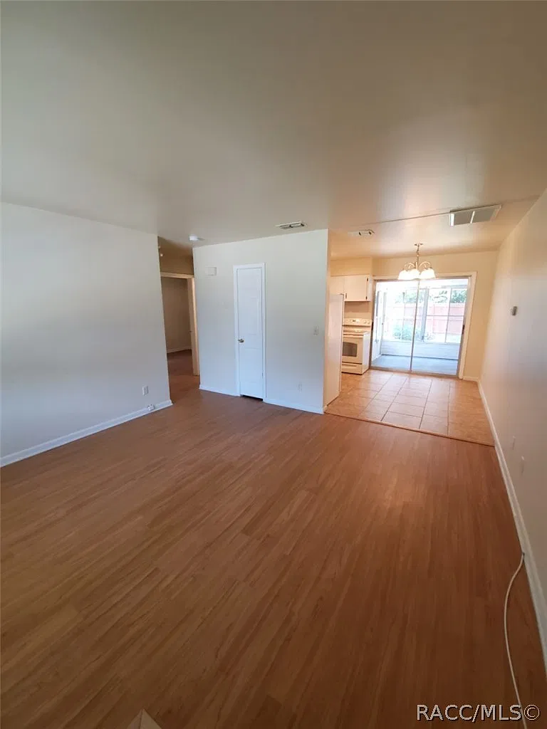 2 bed, 1.0 bath, 874 sqft, $1,200 — Photo 1