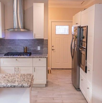 Kitchen, gas cook top and wall oven for the chief. The refrigerator has built in ice and water dispenser