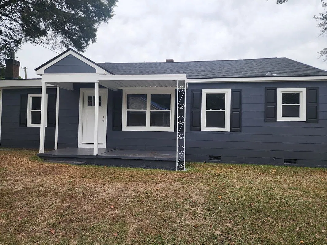 3 bed, 1.5 bath, 1096 sqft, $1,500 — Photo 1