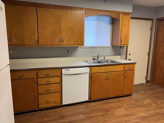 4th image of 2752 Kensington Pl E
