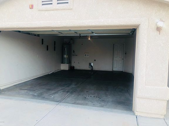 3rd image of 2920 Palisades Dr