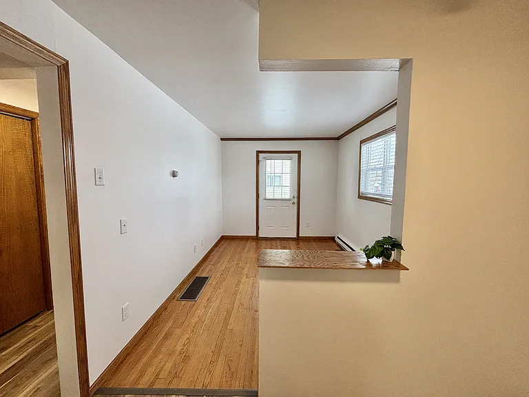 Town's Edge Apartments — Photo 19