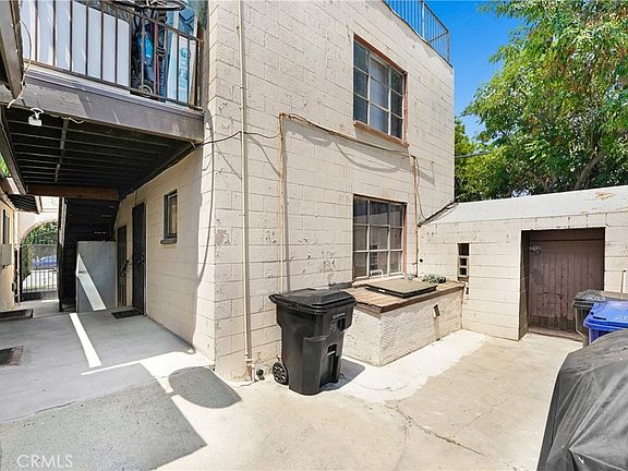 5th image of 203 Benrud St