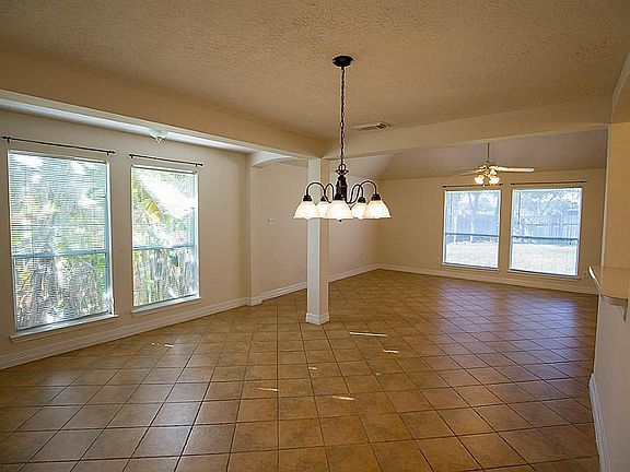 5th image of 6422 Garden Trail Ct