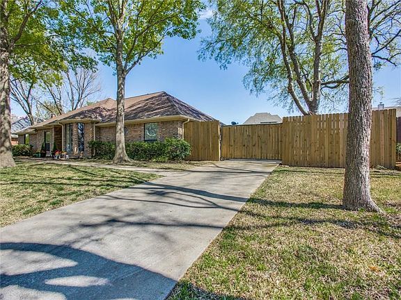 3rd image of 2608 Biscayne Dr