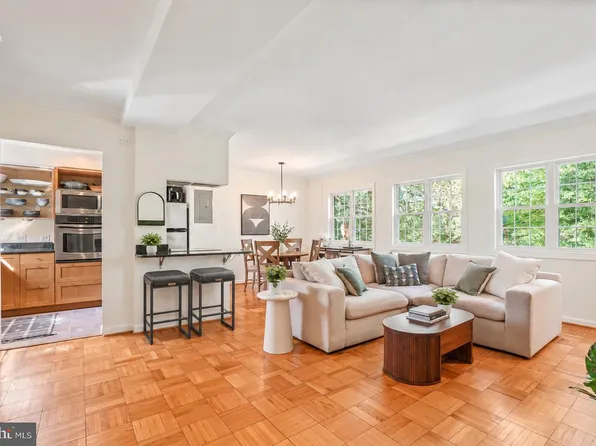 1919 N Quaker Ln, Alexandria, VA 22302