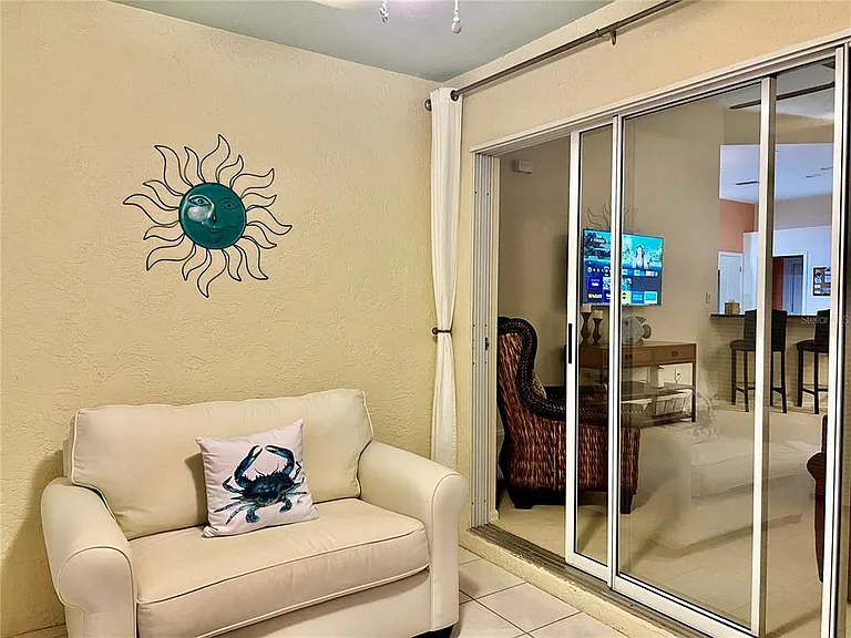 426 Gaspar Key Ln — Photo 2