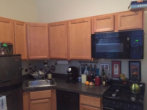 5th image of 927 Spruce St APT 1R