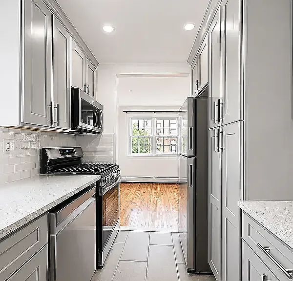 24-43 41st St #3E — Photo 2