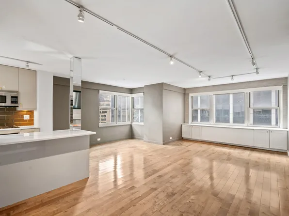 77 West 55th Street image 2 of 19