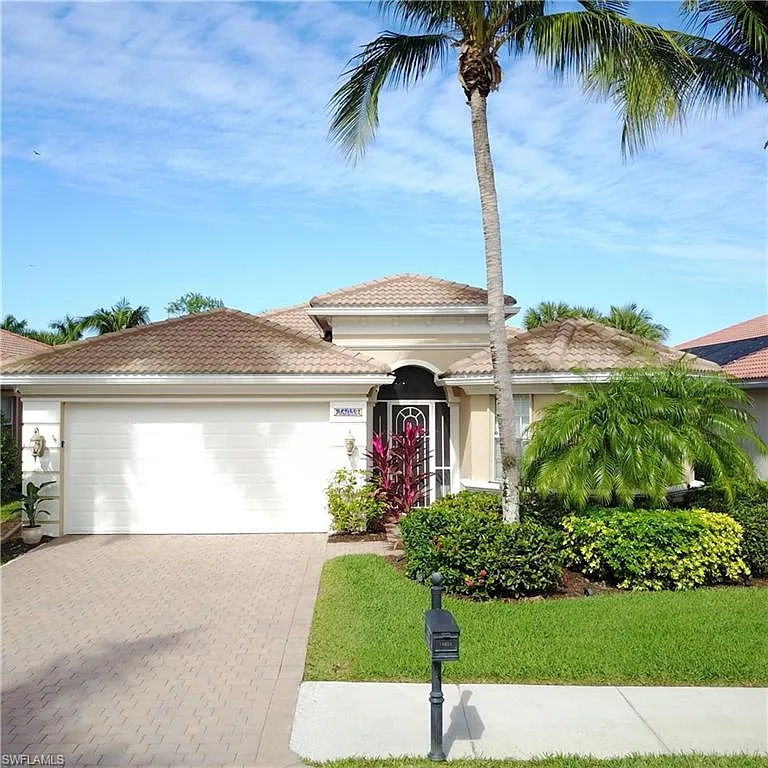 4 bed, 2.0 bath, 2297 sqft, $3,600 — Photo 1