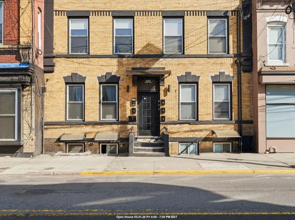 684 Summit Avenue image 1 of 29