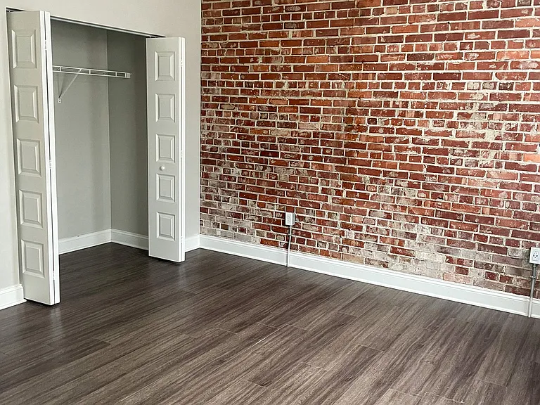 512 E Minnesota St — Photo 1