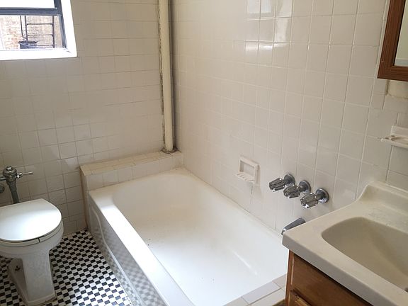 3rd image of 286 Saint Johns Pl