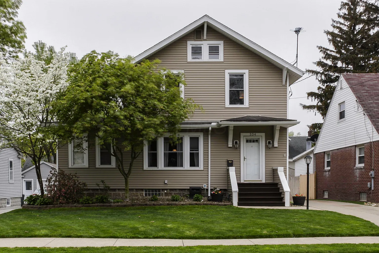 334 E Baird Ave photo 1