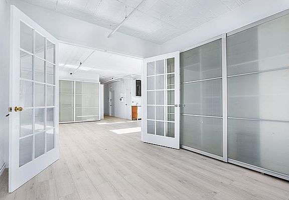 5th image of 155 Suffolk St #5