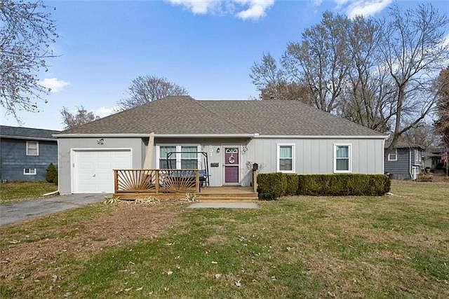 1st image of 501 NW Village Dr