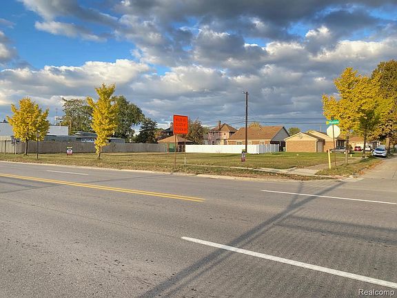 2nd image of 3200 Wyoming Ave