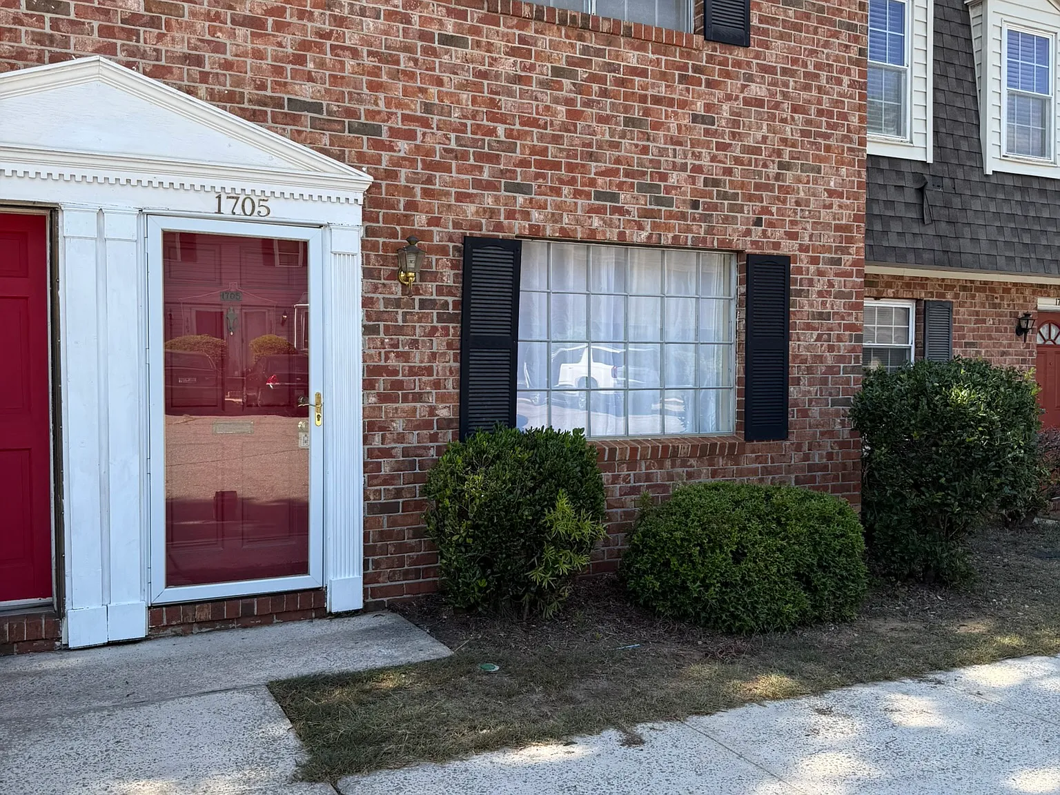 2 bed, 1.5 bath, 1100 sqft, $1,120 — Photo 2