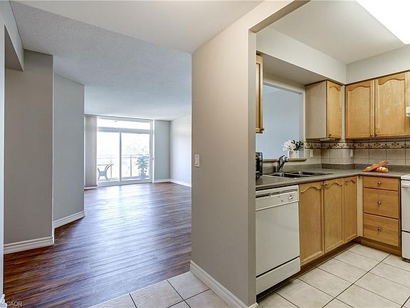3rd image of 100 Burloak Dr #1414