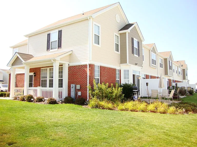 1135 Heron Cir #1 — Photo 6