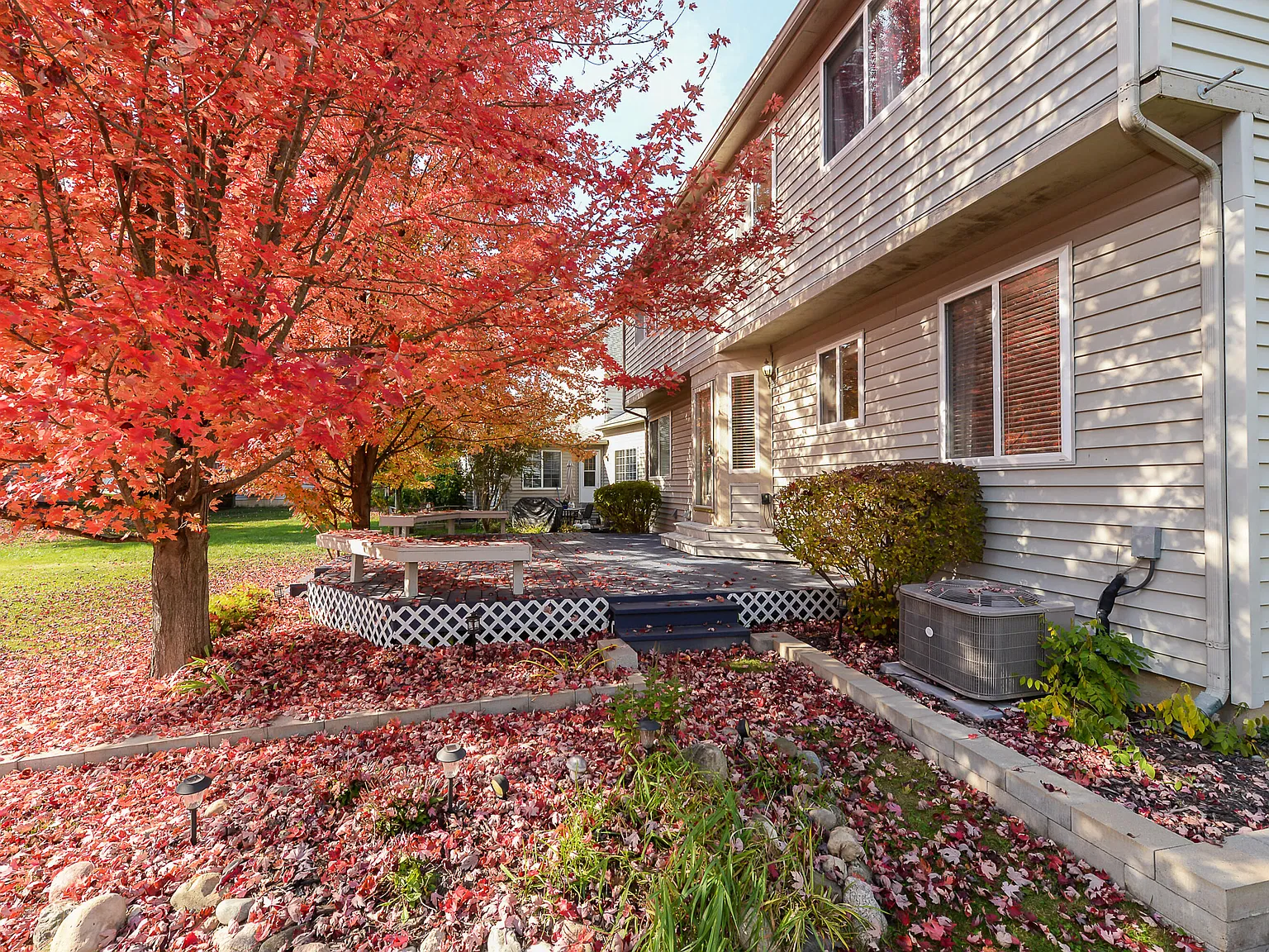 4 bed, 2.5 bath, 2553 sqft, $3,400 — Photo 3