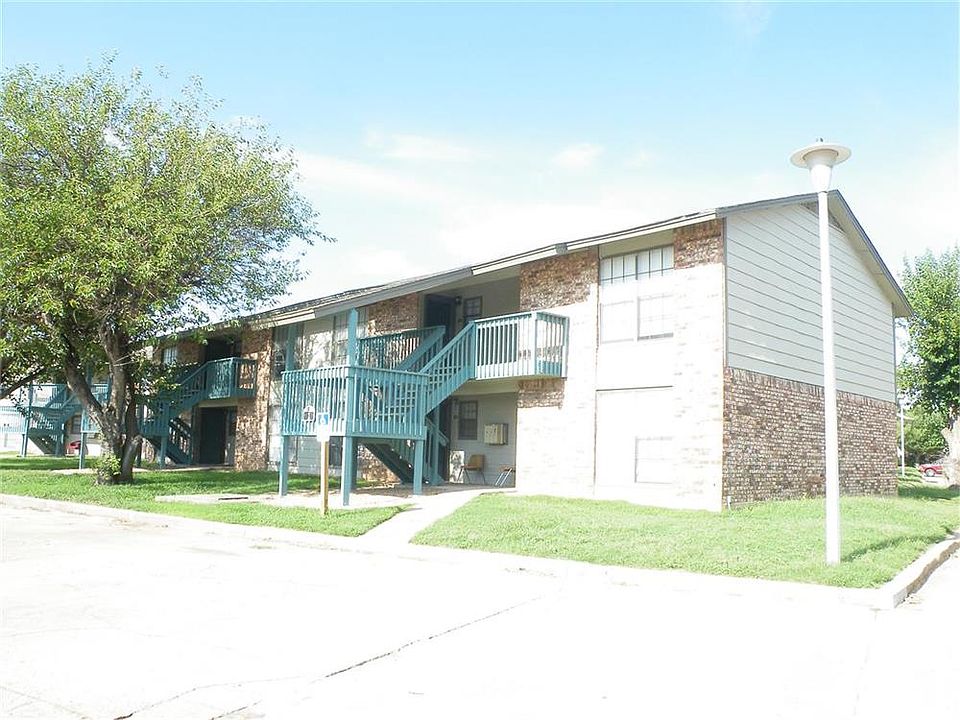 2nd image of 408 N Oakwood Rd APT 18D