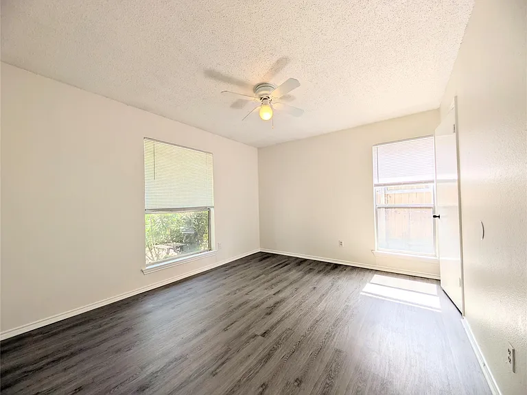 2036 Redwing Way — Photo 14