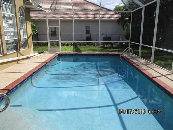 3rd image of 158 Oakwood Ln