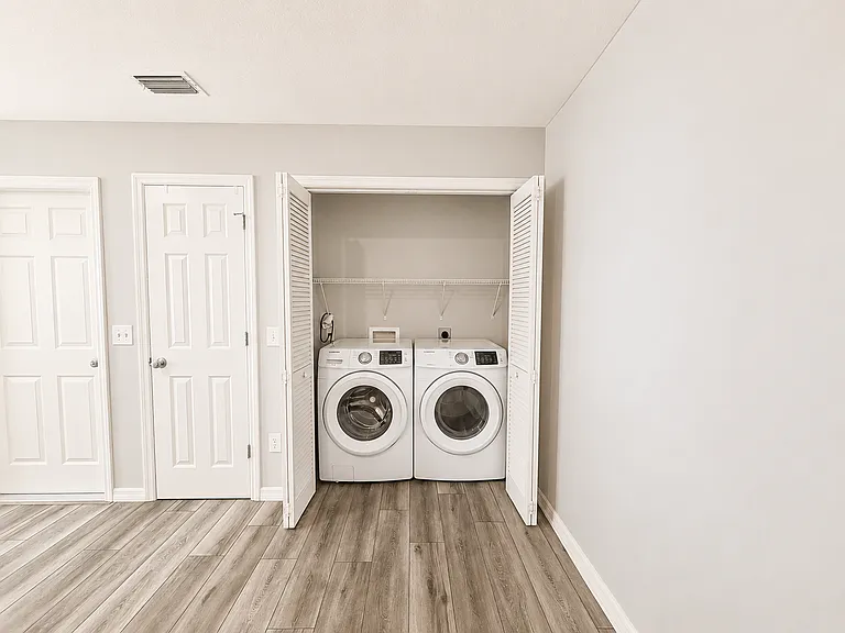 1835 Hallandale Ln — Photo 21