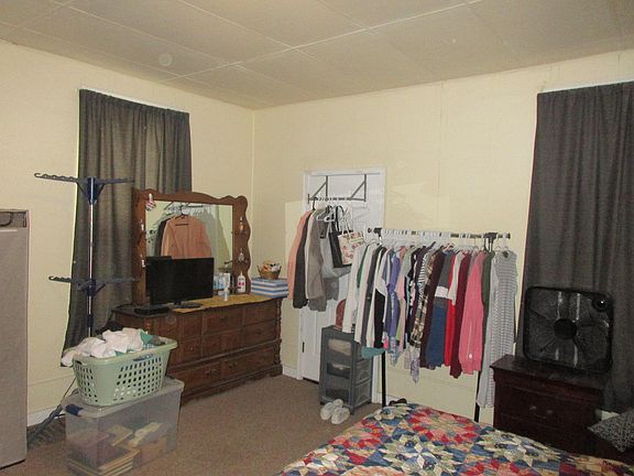3rd image of 1530 Woodburn Ave