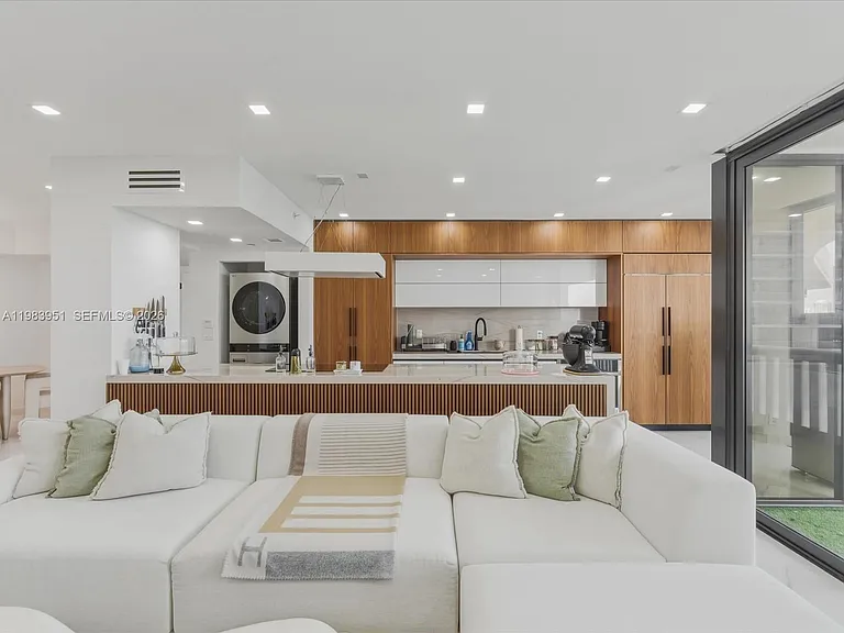 3000 Island Blvd #1501 — Photo 3