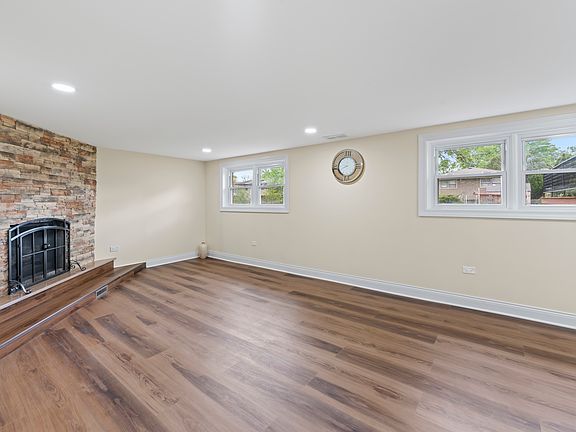 5th image of 10403 Broadmoor Dr