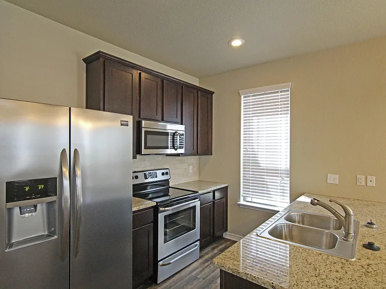 631 Westfield Blvd — Photo 5