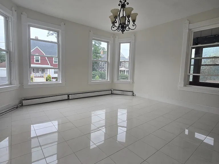 154 Oak St #2 — Photo 4