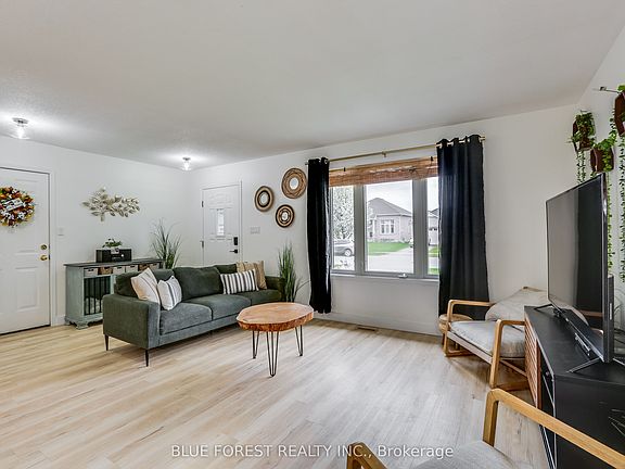3rd image of 3 Meadowvale Dr