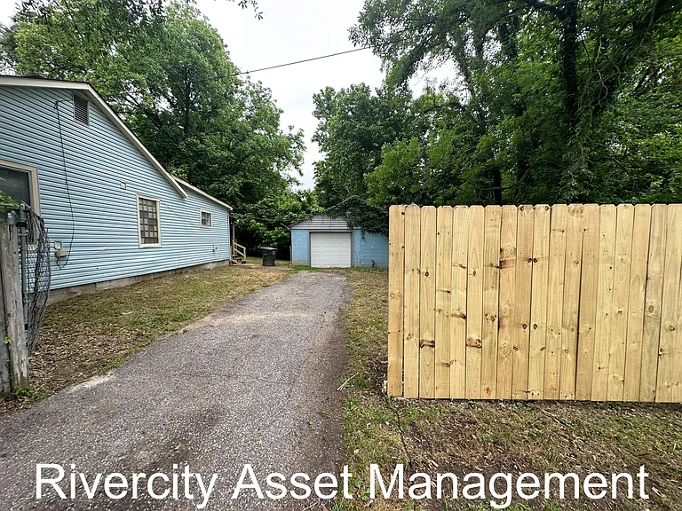 1358 Longcrest Rd — Photo 4