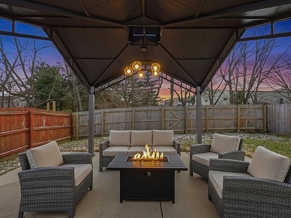 3rd image of 2228 Prescott Ln