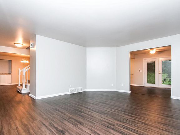 2nd image of 2124 Harris Highland Dr