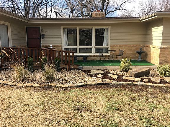 3rd image of 605 N Poplar St