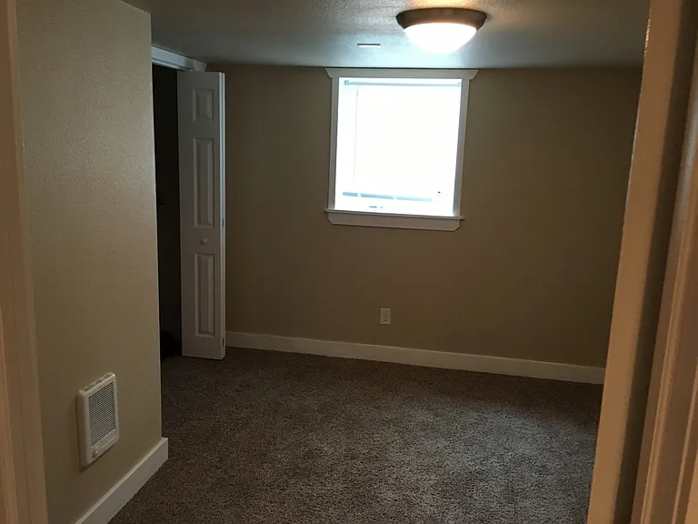 9540 N Seneca St #B — Photo 12